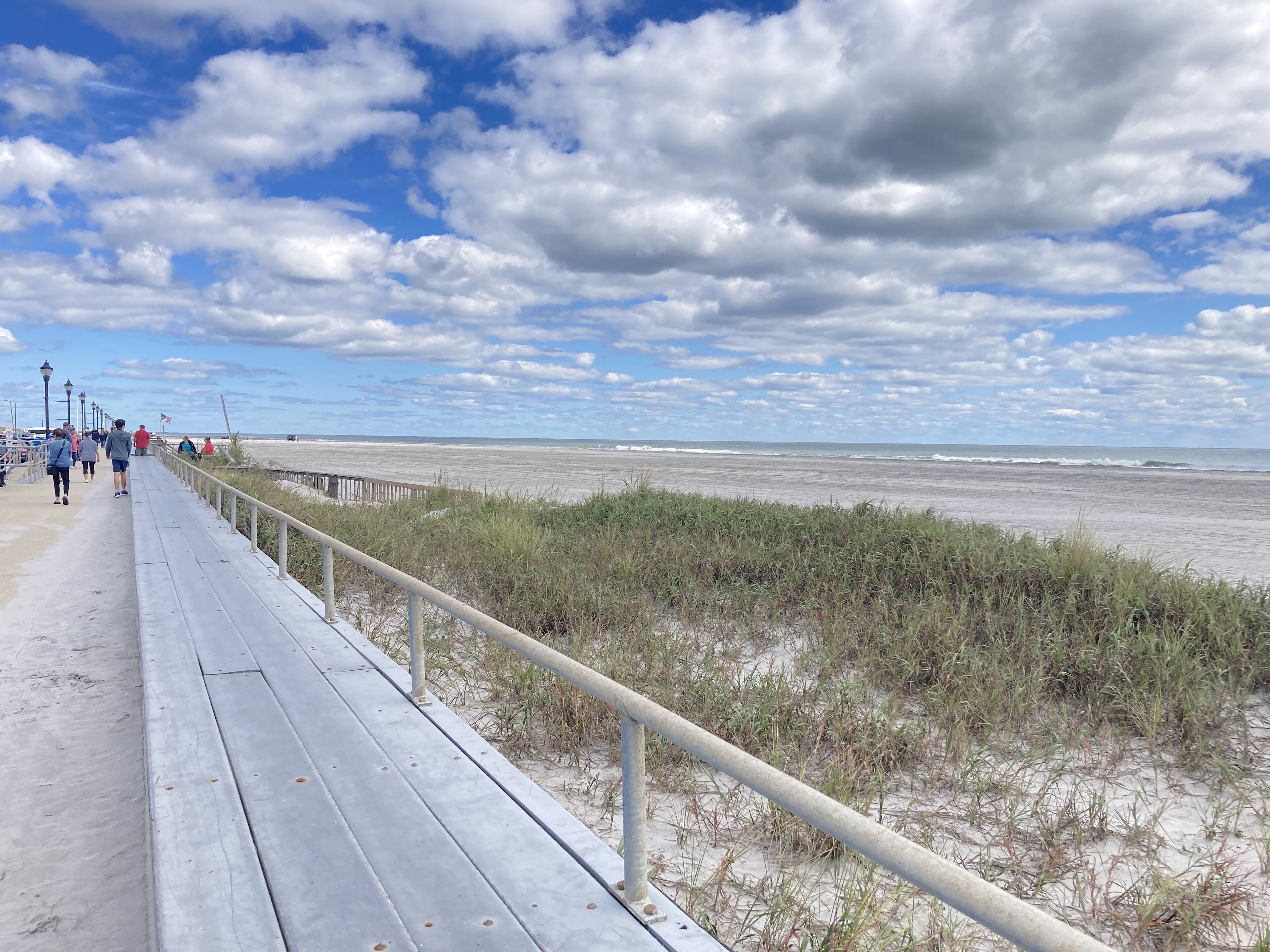 ビーチの近く、サンラウンジャー