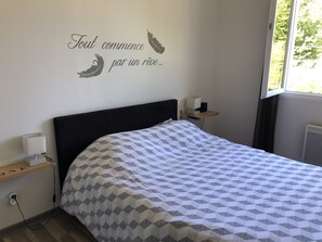 3 chambres, fer et planche à repasser, draps fournis