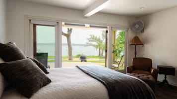 1 bedroom, desk, iron/ironing board, WiFi