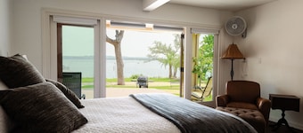 Relaxing Lake Travis waterfront apartment with boat launch