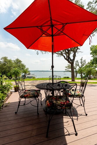 Relaxing Lake Travis waterfront apartment with boat launch