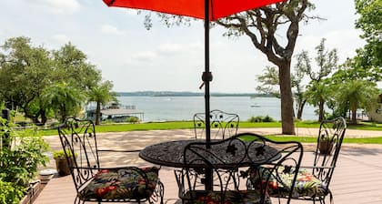 Relaxing Lake Travis waterfront apartment with boat launch