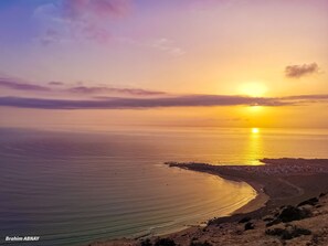 بالقرب من الشاطئ