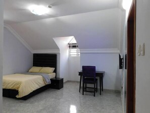 2 bedrooms, desk, bed sheets
