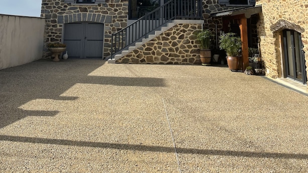 A stone house with a steep roof, two chimneys, and a gravel driveway. - Cottage Philmaries (Sainte-Féréole)