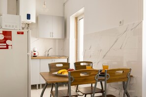 Dining - Flowers House - Beachside Gateway (Nazaré)