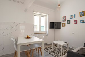 Dining - Grandmas House - Beachside Getaway (Nazaré)