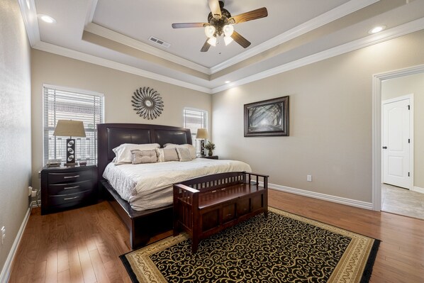 4 bedrooms, in-room safe, desk, iron/ironing board