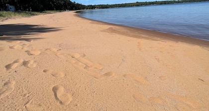 Private cabin 1 acre lot. Close to town, Lake Superior, beaches, trails, casino