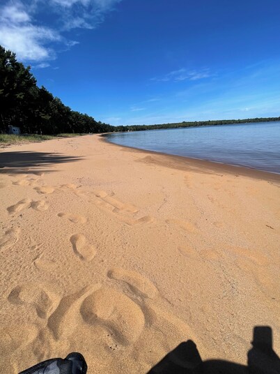 Private cabin 1 acre lot. Close to town, Lake Superior, beaches, trails, casino