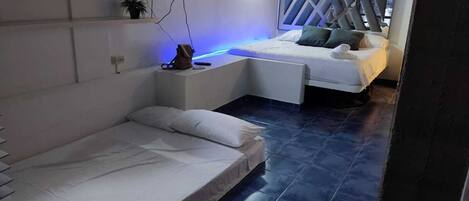 1 chambre, fer et planche Ă repasser, Wi-Fi, draps fournis
