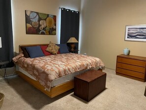4 bedrooms, desk, iron/ironing board, travel cot