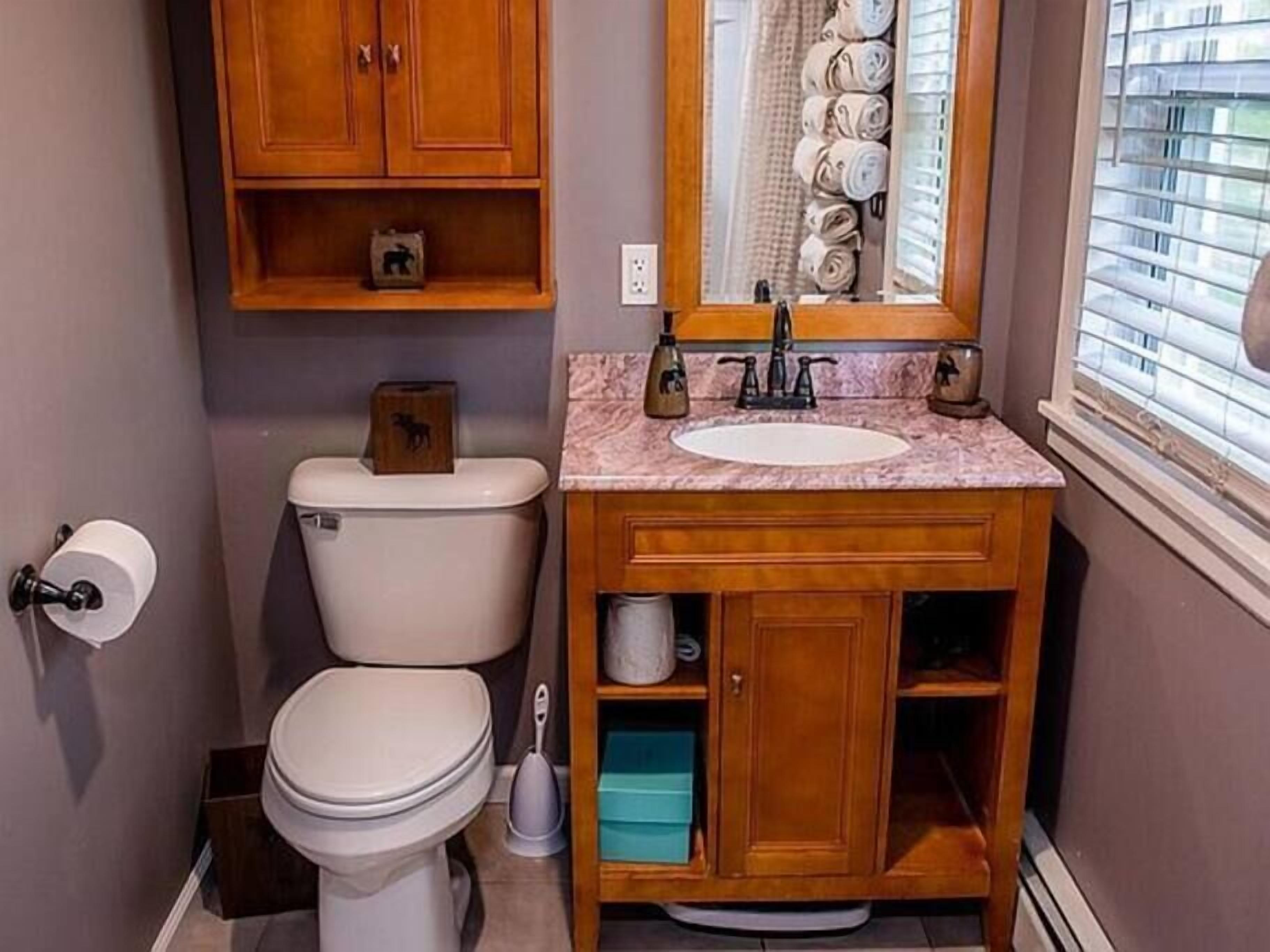 First floor bathroom (1)