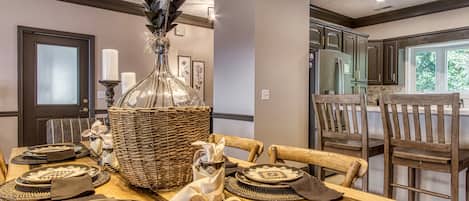 House, Multiple Beds, Jetted Tub, Mountain View | Interior