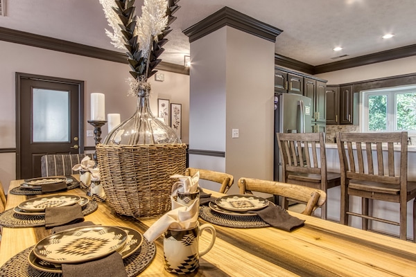 House, Multiple Beds, Jetted Tub, Mountain View | Interior