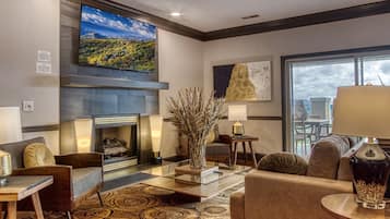 House, Multiple Beds, Jetted Tub, Mountain View | Interior