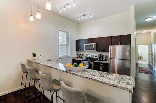 Oakley Square Sleeps 5-Fully Remodeled-Walkable