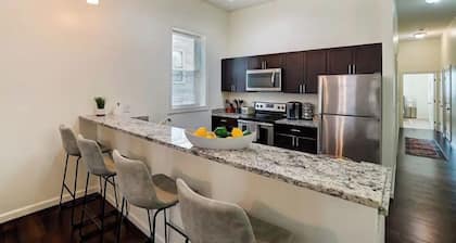 Oakley Square Sleeps 5-Fully Remodeled-Walkable