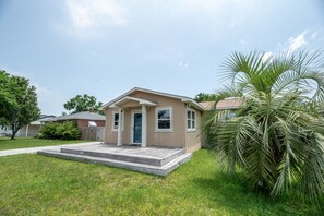 Exterior - Peaceful, Waterfront Oasis in Pensacola! (Pensacola)