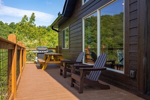 Cabin, Multiple Beds, Kitchen, Mountain View | Balcony