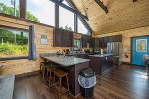 캐빈, 침대(  여러 개), 주방, 산 전망 | 전용 주방 | 냉장고, 전자레인지, 오븐, 쿡탑