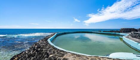 Condo, 1 Queen Bed (Kona Isle D2) | Pool
