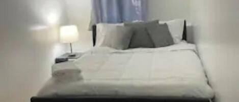 2 habitaciones, tabla de planchar con plancha, wifi y ropa de cama