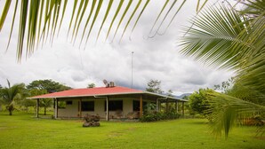 Unclassified image, 4 of 15, button - Green House, Your Family home 5 minutes from Río Celeste. (Katira)