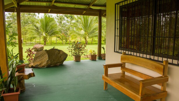 Unclassified image, 1 of 15, button - Green House, Your Family home 5 minutes from Río Celeste. (Katira)