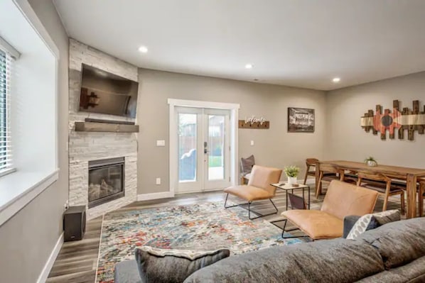 Smart TV, chimenea