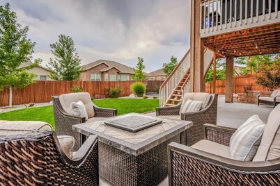 *NEW* Luxury Private Walkout Apt w Fire Pit & BBQ