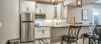 *NEW* Luxury Private Walkout Apt w Fire Pit & BBQ
