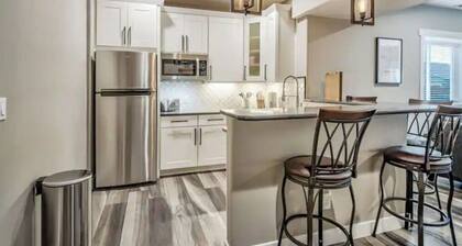 *NEW* Luxury Private Walkout Apt w Fire Pit & BBQ