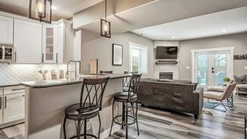 Kühlschrank, Mikrowelle, Geschirrspüler