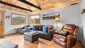 Smart TV, fireplace, books - Eagle Cliff Escape...Escape...Explore...Revive (Estes Park)