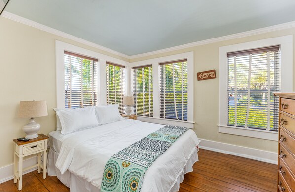 5 bedrooms, iron/ironing board, WiFi, bed sheets