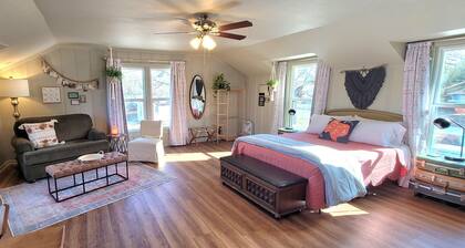 The Compass Loft Studio near TSU with EV Charger