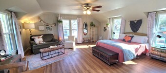 The Compass Loft Studio near TSU with EV Charger