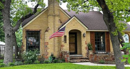 The Compass Loft Studio near TSU with EV Charger