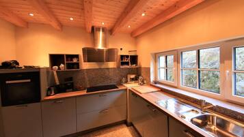 Fridge, oven, dishwasher, toaster