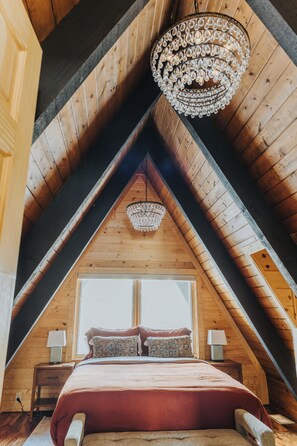 3 bedrooms, desk, iron/ironing board, travel crib - Secluded Mountain Cabin - Large Deck, Hot Tub, & BBQ, by Forest & Peak Retreats (Divide)