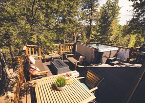 Outdoor dining - Cozy Timber A-Frame Getaway ✦ Large Deck, Hot Tub, & BBQ, Forest & Peak Retreats (Divide)