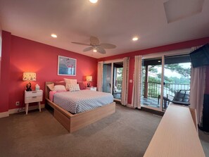 2 bedrooms, travel cot, free WiFi, bed sheets