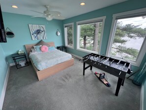 2 bedrooms, travel cot, free WiFi, bed sheets