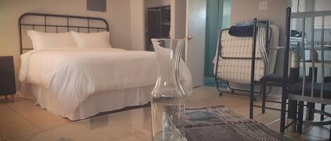 1 bedroom, in-room safe, WiFi (free), bed sheets
