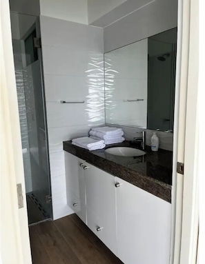 Douche, séchoir à cheveux
