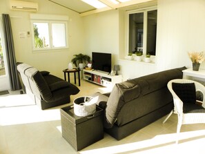 TV - La Salicorne - House 1,7 km from the sea (Brem-sur-Mer)