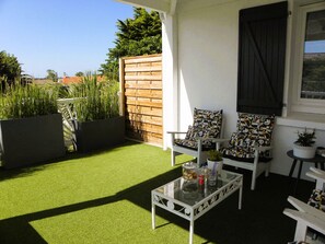 Terrace/patio - La Salicorne - House 1,7 km from the sea (Brem-sur-Mer)