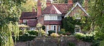 Peaceful garden retreat in stunning, popular countryside village.