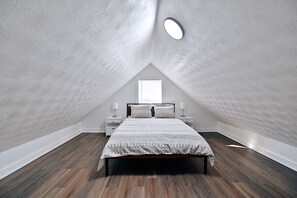 4 bedrooms, travel cot, free WiFi, bed sheets